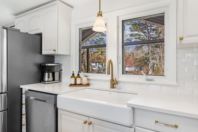 8 Warner Lane, Hampton, NH 03842