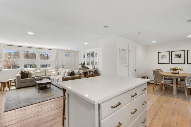 8 Warner Lane, Hampton, NH 03842