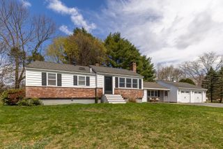 8 Warner Lane, Hampton, NH 03842