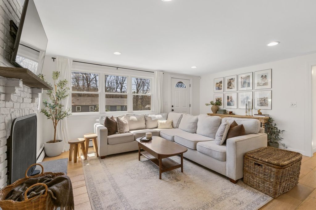 Image 11 of property listing at 8 Warner Lane, Hampton, NH 03842