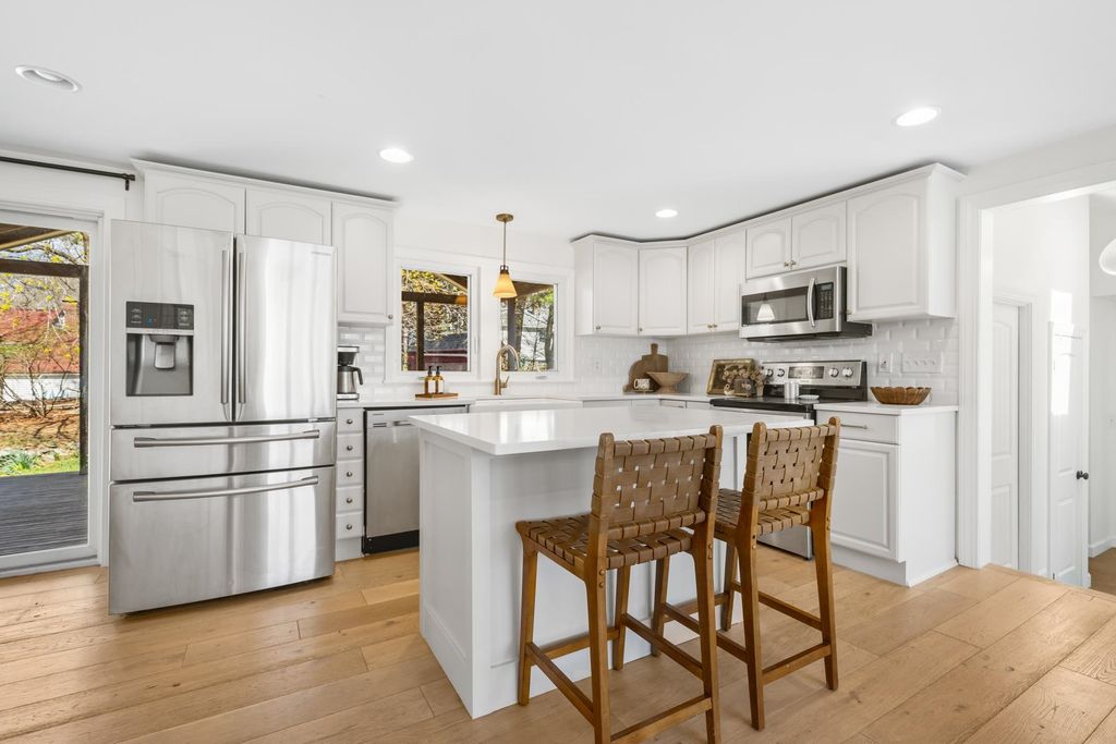 Image 4 of property listing at 8 Warner Lane, Hampton, NH 03842