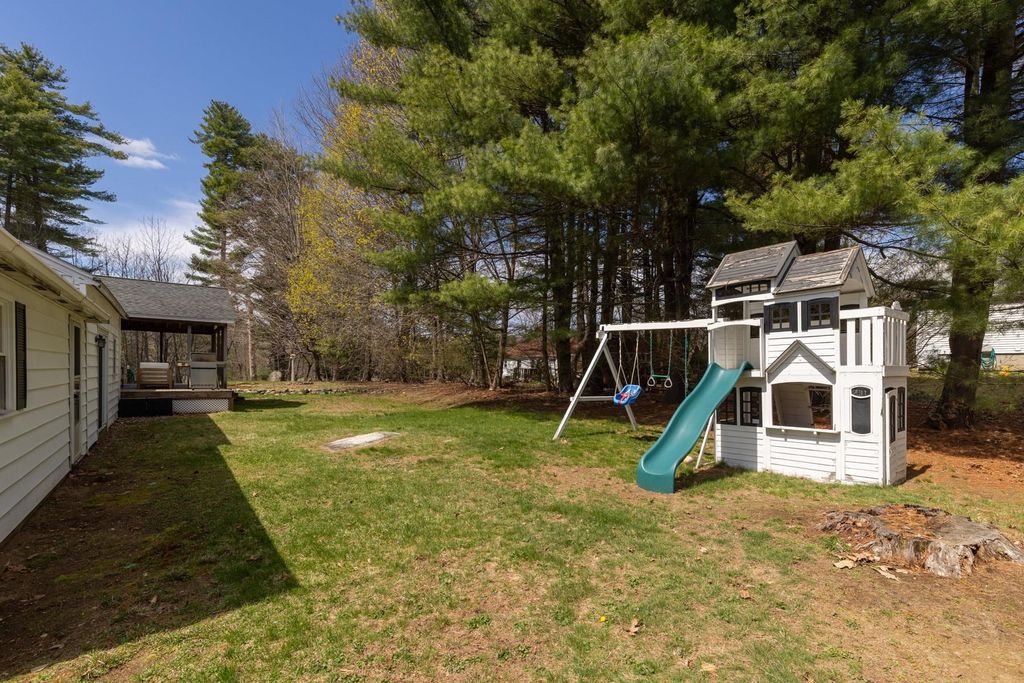 Image 35 of property listing at 8 Warner Lane, Hampton, NH 03842