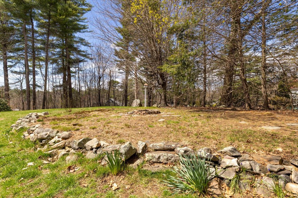 Image 36 of property listing at 8 Warner Lane, Hampton, NH 03842