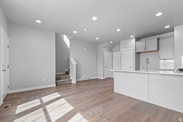 6566 W RAYNOLDS PEAK WAY, West Jordan, UT 84081