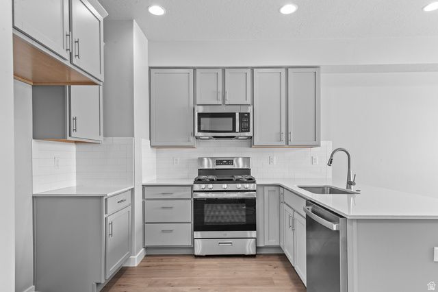 6566 W RAYNOLDS PEAK WAY, West Jordan, UT 84081