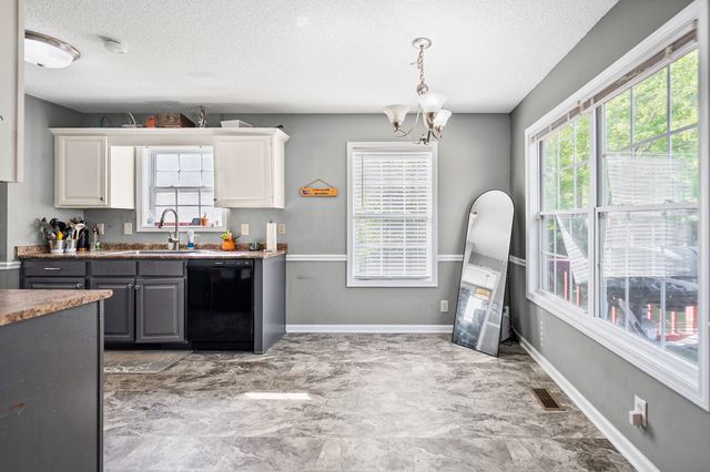 3443 Queensbury Rd, Clarksville, TN 37042