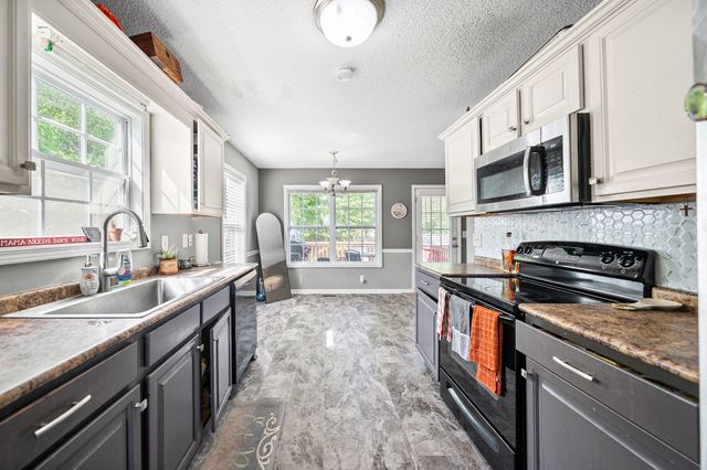 3443 Queensbury Rd, Clarksville, TN 37042