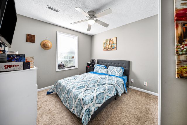 3443 Queensbury Rd, Clarksville, TN 37042