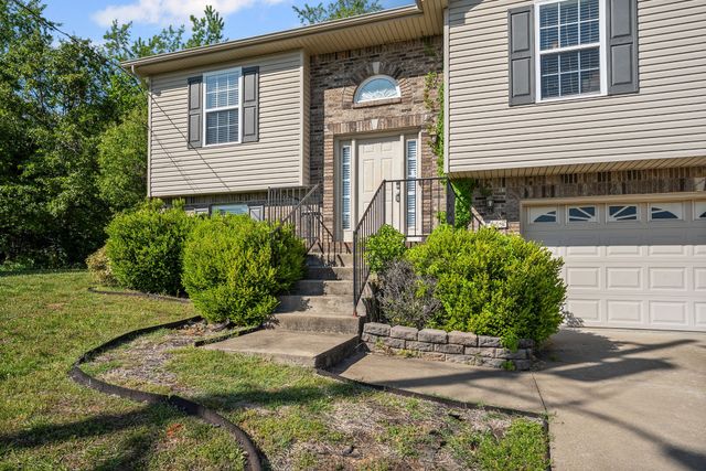 3443 Queensbury Rd, Clarksville, TN 37042