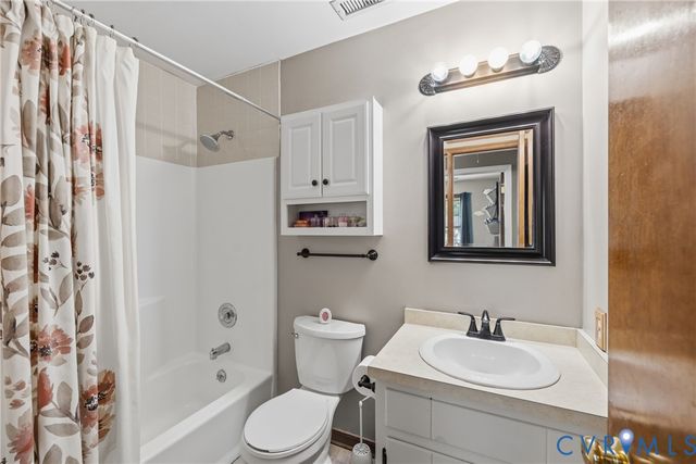 7027 Poteet Ln, Mechanicsville, VA 23111