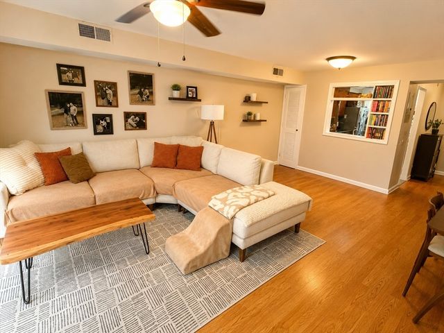 708 Windsor Dr 708, Framingham, MA 01701