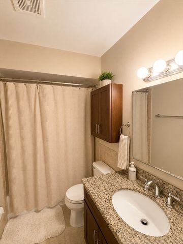 708 Windsor Dr 708, Framingham, MA 01701