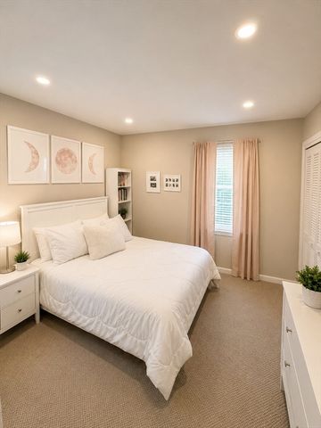 708 Windsor Dr 708, Framingham, MA 01701