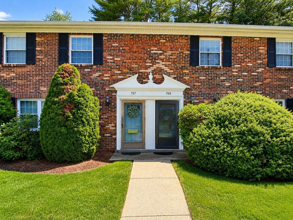 708 Windsor Dr 708, Framingham, MA 01701