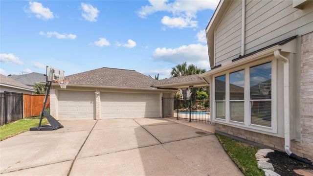 6006 E Brook Court, Sugar Land, TX 77479