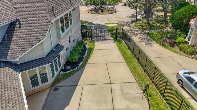 6006 E Brook Court, Sugar Land, TX 77479