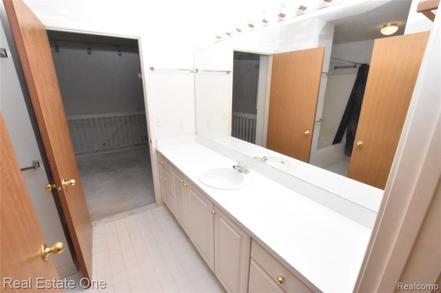 555 Winwood Court, Walled Lake, MI 48390