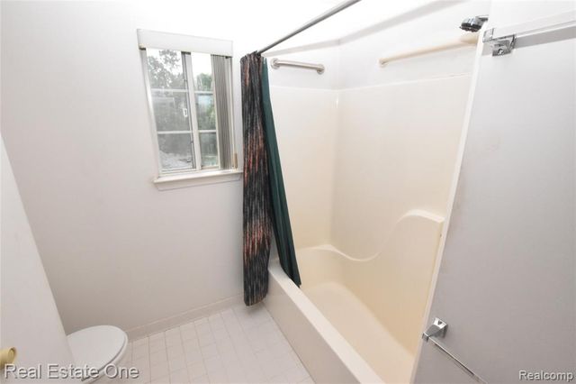 555 Winwood Court, Walled Lake, MI 48390