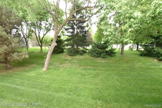 555 Winwood Court, Walled Lake, MI 48390