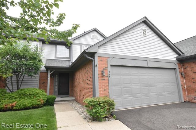 555 Winwood Court, Walled Lake, MI 48390