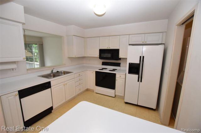 555 Winwood Court, Walled Lake, MI 48390