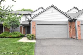 555 Winwood Court, Walled Lake, MI 48390