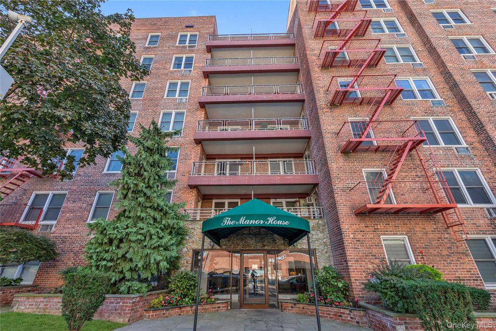 241-20 Northern Boulevard 4A, Douglaston, NY 11362 — photo 2
