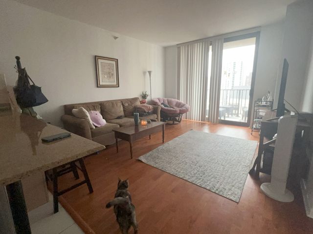 635 N Dearborn Street 2003, Chicago, IL 60654