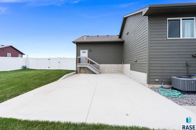 503 Miah St Street, Harrisburg, SD 57032