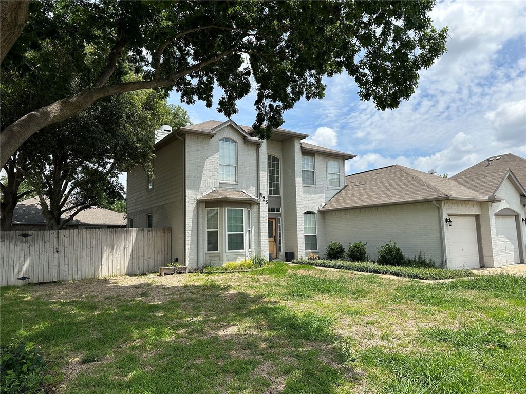 923 Felicia Lane, Arlington, TX 76017