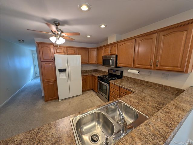 201 Brittany Terrace 201, Rock Tavern, NY 12575