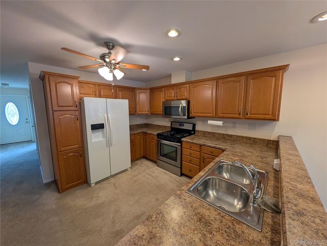 201 Brittany Terrace 201, Rock Tavern, NY 12575