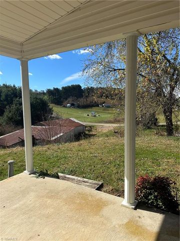 195 Old Barrett Road, Ennice, NC 28623