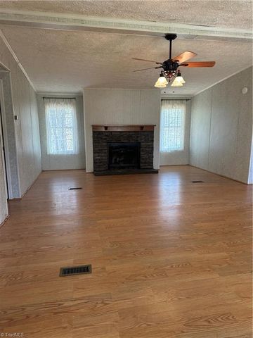 195 Old Barrett Road, Ennice, NC 28623