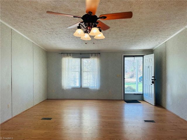 195 Old Barrett Road, Ennice, NC 28623