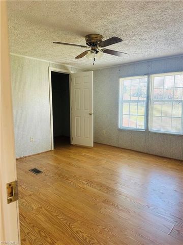 195 Old Barrett Road, Ennice, NC 28623