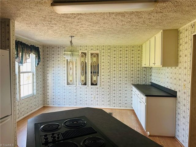 195 Old Barrett Road, Ennice, NC 28623