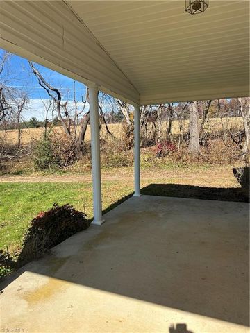 195 Old Barrett Road, Ennice, NC 28623