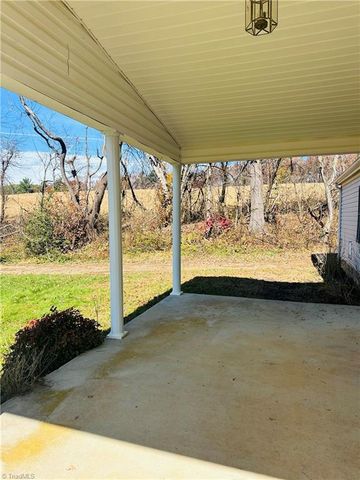 195 Old Barrett Road, Ennice, NC 28623