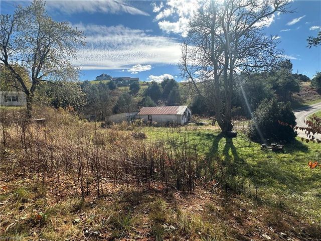 195 Old Barrett Road, Ennice, NC 28623