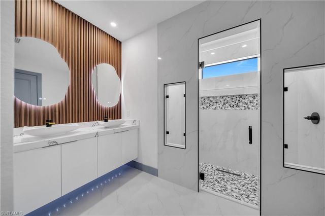 2304 SW 20th ST, Cape Coral, FL 33991