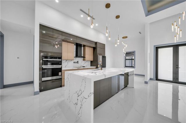 2304 SW 20th ST, Cape Coral, FL 33991