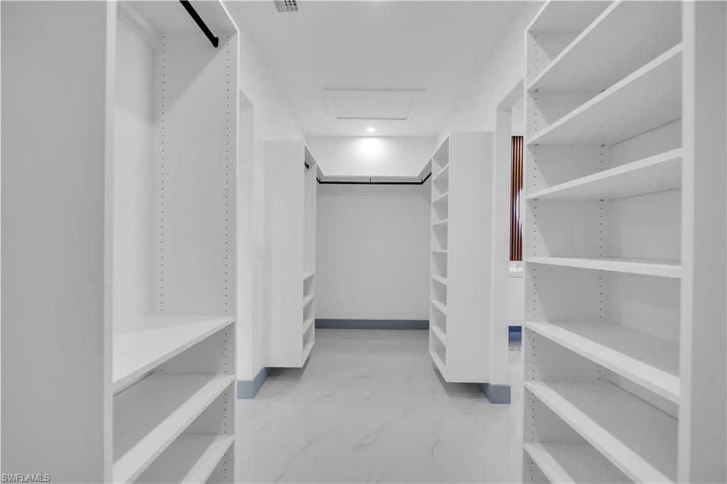 Image 15 of property listing at 2304 SW 20th ST, Cape Coral, FL 33991