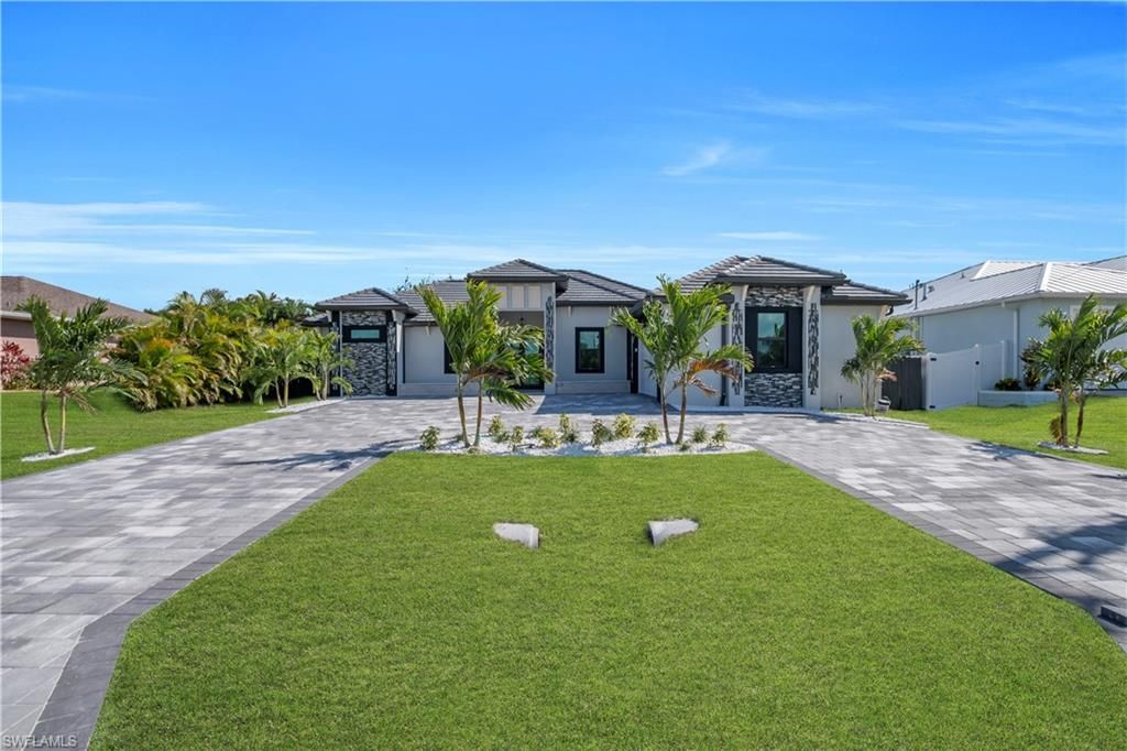 Image 6 of property listing at 2304 SW 20th ST, Cape Coral, FL 33991