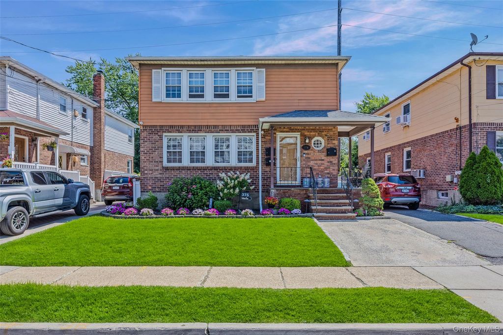 375 Cochran Place, Valley Stream, NY 11581