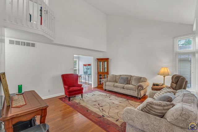 3812 SW Arvonia PL, Topeka, KS 66610