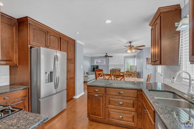 3812 SW Arvonia PL, Topeka, KS 66610