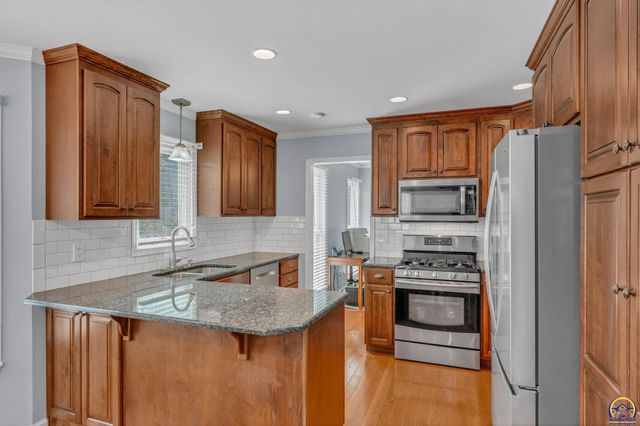3812 SW Arvonia PL, Topeka, KS 66610