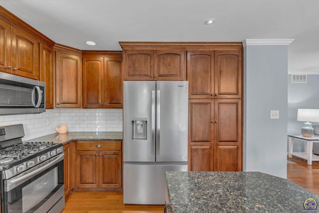 3812 SW Arvonia PL, Topeka, KS 66610