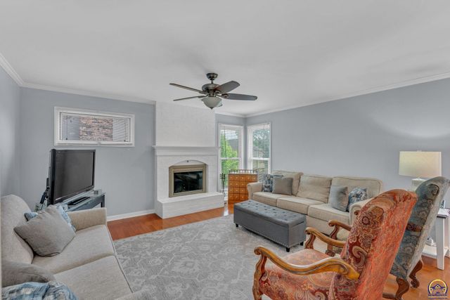 3812 SW Arvonia PL, Topeka, KS 66610